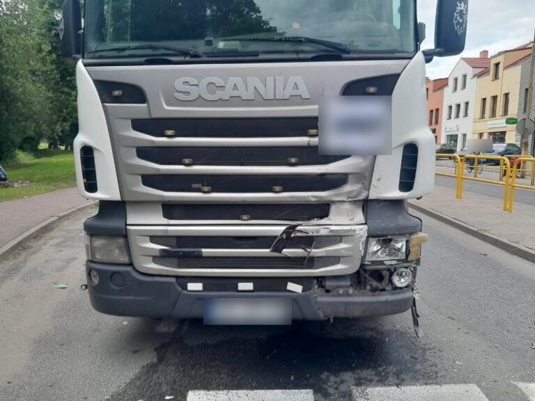 Groźny wypadek na Parkowej. Ranna 70-letnia kobieta
