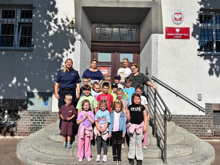 Bezpieczna lekcja w milickiej komendzie