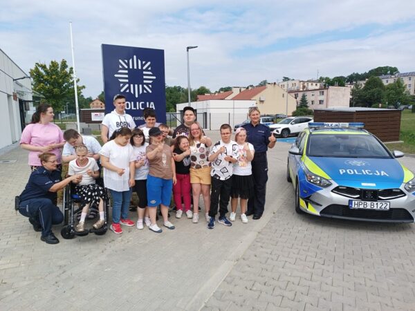 Młodzi goście odwiedzili krośnickich policjantów