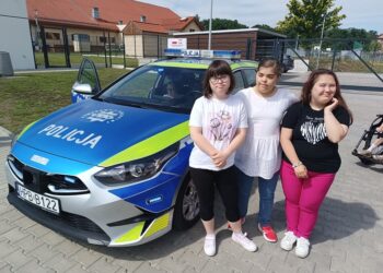 Młodzi goście odwiedzili krośnickich policjantów
