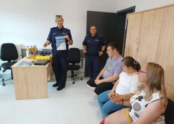 Młodzi goście odwiedzili krośnickich policjantów