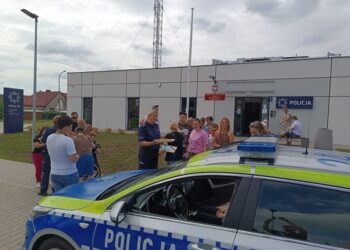 Młodzi goście odwiedzili krośnickich policjantów