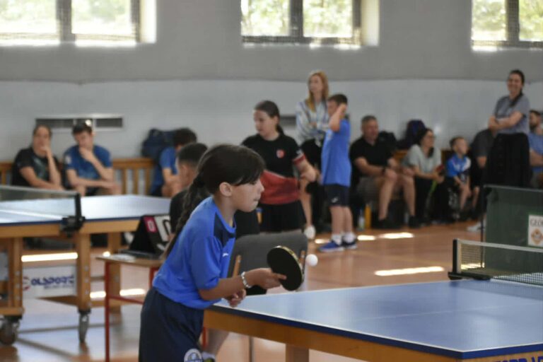 Tenis stołowy połączył pokolenia. Rekordowa frekwencja na mistrzostwach w Rozdrażewie