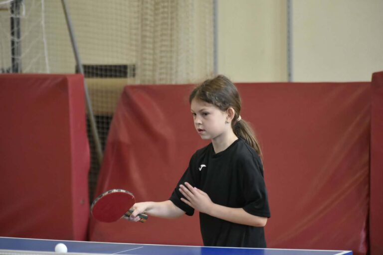 Tenis stołowy połączył pokolenia. Rekordowa frekwencja na mistrzostwach w Rozdrażewie