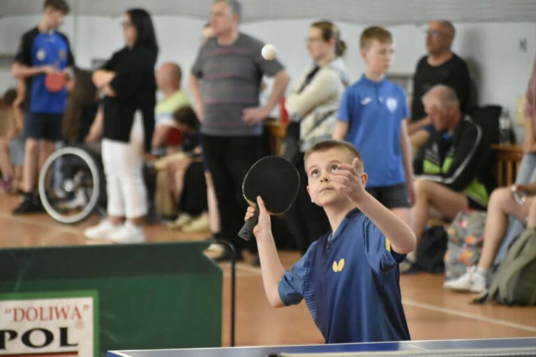 Tenis stołowy połączył pokolenia. Rekordowa frekwencja na mistrzostwach w Rozdrażewie