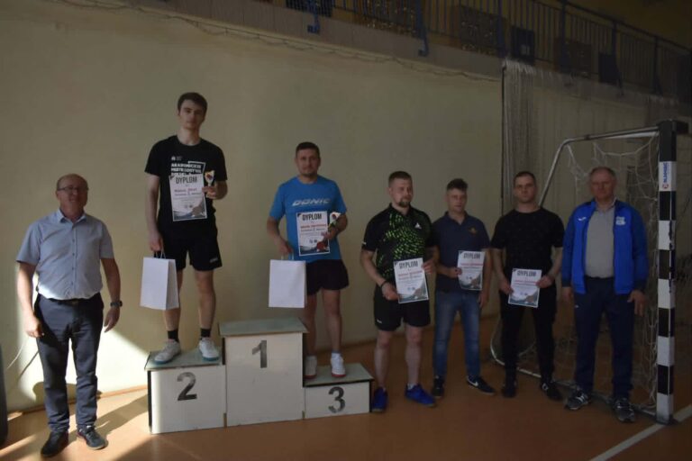 Tenis stołowy połączył pokolenia. Rekordowa frekwencja na mistrzostwach w Rozdrażewie