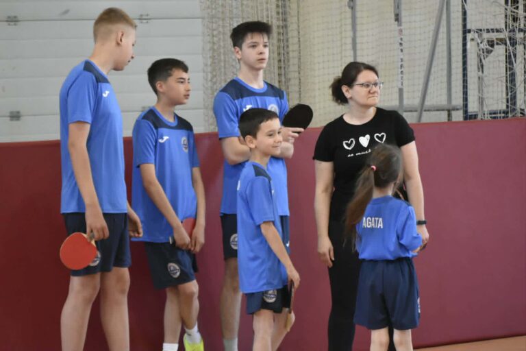 Tenis stołowy połączył pokolenia. Rekordowa frekwencja na mistrzostwach w Rozdrażewie