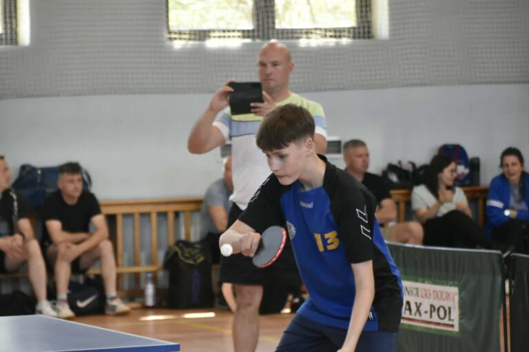 Tenis stołowy połączył pokolenia. Rekordowa frekwencja na mistrzostwach w Rozdrażewie