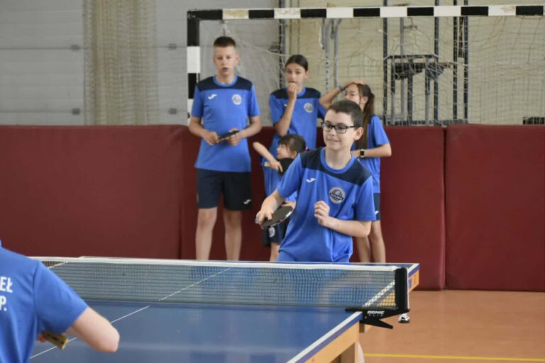 Tenis stołowy połączył pokolenia. Rekordowa frekwencja na mistrzostwach w Rozdrażewie