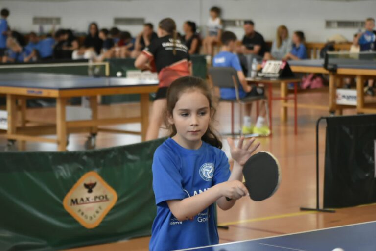 Tenis stołowy połączył pokolenia. Rekordowa frekwencja na mistrzostwach w Rozdrażewie