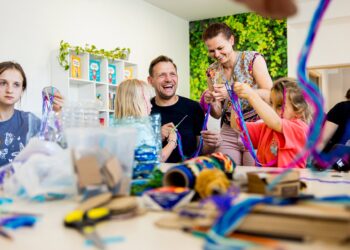 Ekologiczna zabawa i muzyka wypełniły CETS w Krośnicach