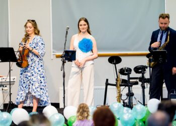 Ekologiczna zabawa i muzyka wypełniły CETS w Krośnicach