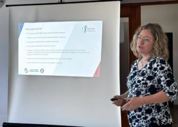 Seniorzy rozmawiali o szczepieniach i higienie rąk