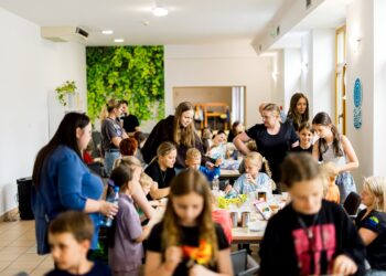 Ekologiczna zabawa i muzyka wypełniły CETS w Krośnicach