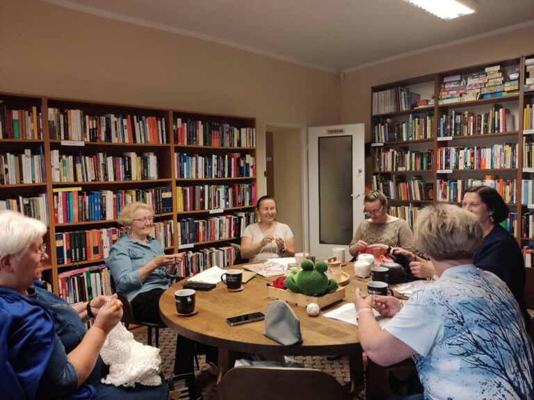 Dziergali razem w milickiej bibliotece