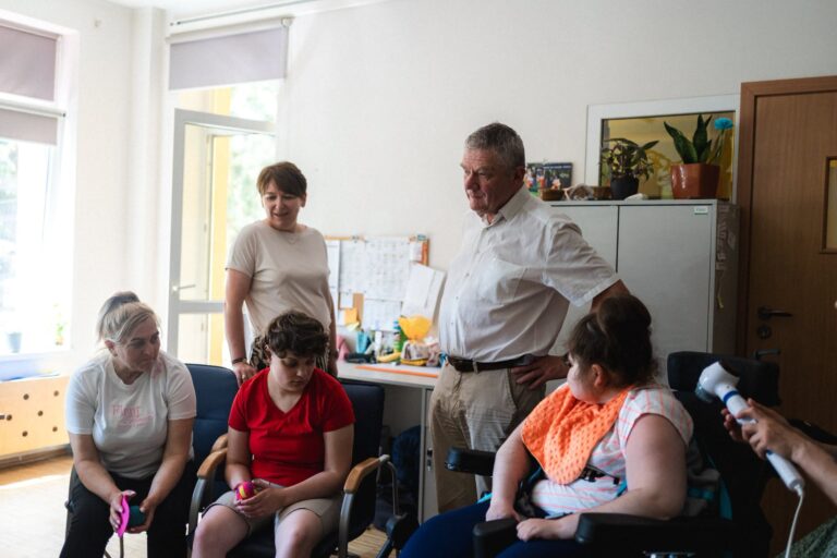 Prof. Marek Jóźwiak odwiedził milickie stowarzyszenie