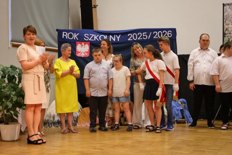 Teatralne zakończenie roku w CETS w Krośnicach