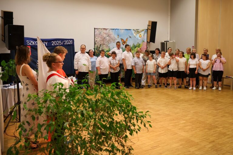 Teatralne zakończenie roku w CETS w Krośnicach