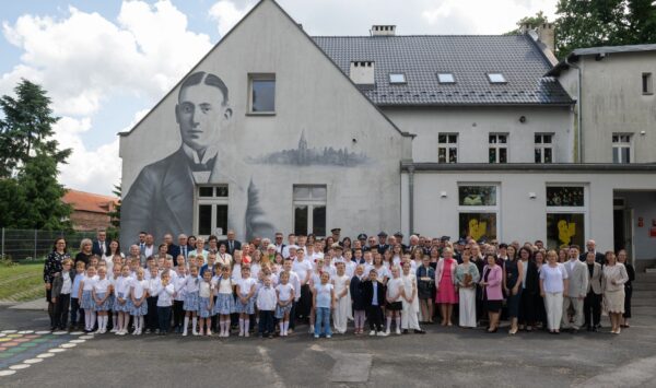 Jubileusz w Kobiernie. 10 lat od nadania szkole imienia bł. bp. Michała Kozala Jubileusz w Kobiernie. 10 lat od nadania szkole imienia bł. bp. Michała Kozala