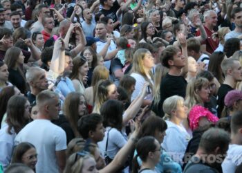 Piękni i Młodzi porwali tłumy. Sobotni wieczór był kulminacją Dni Koźmina Wielkopolskiego