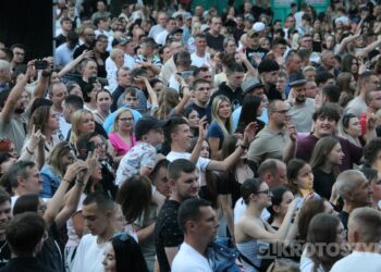 Piękni i Młodzi porwali tłumy. Sobotni wieczór był kulminacją Dni Koźmina Wielkopolskiego Piękni i Młodzi porwali tłumy. Sobotni wieczór był kulminacją Dni Koźmina Wielkopolskiego