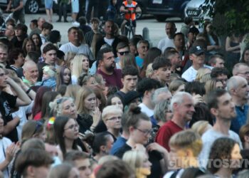 Piękni i Młodzi porwali tłumy. Sobotni wieczór był kulminacją Dni Koźmina Wielkopolskiego