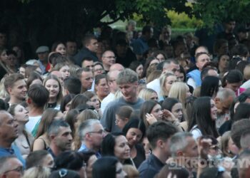 Piękni i Młodzi porwali tłumy. Sobotni wieczór był kulminacją Dni Koźmina Wielkopolskiego