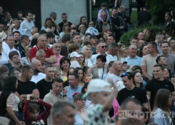 Piękni i Młodzi porwali tłumy. Sobotni wieczór był kulminacją Dni Koźmina Wielkopolskiego