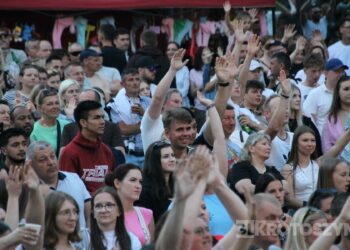 Piękni i Młodzi porwali tłumy. Sobotni wieczór był kulminacją Dni Koźmina Wielkopolskiego