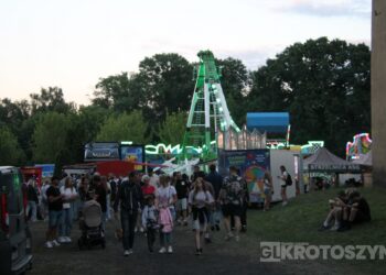 Piękni i Młodzi porwali tłumy. Sobotni wieczór był kulminacją Dni Koźmina Wielkopolskiego