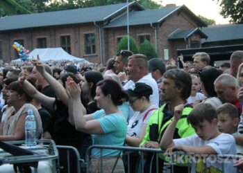 Piękni i Młodzi porwali tłumy. Sobotni wieczór był kulminacją Dni Koźmina Wielkopolskiego