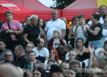 Piękni i Młodzi porwali tłumy. Sobotni wieczór był kulminacją Dni Koźmina Wielkopolskiego
