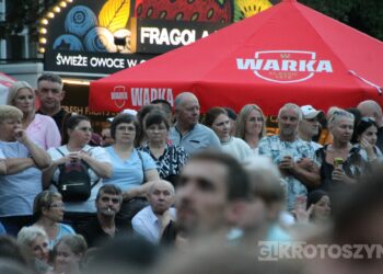 Piękni i Młodzi porwali tłumy. Sobotni wieczór był kulminacją Dni Koźmina Wielkopolskiego