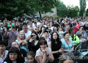 Piękni i Młodzi porwali tłumy. Sobotni wieczór był kulminacją Dni Koźmina Wielkopolskiego
