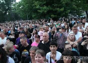 Piękni i Młodzi porwali tłumy. Sobotni wieczór był kulminacją Dni Koźmina Wielkopolskiego