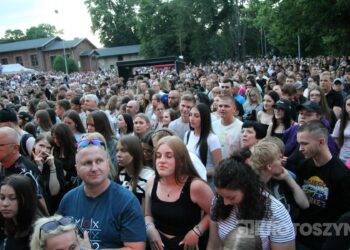 Piękni i Młodzi porwali tłumy. Sobotni wieczór był kulminacją Dni Koźmina Wielkopolskiego