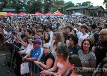 Piękni i Młodzi porwali tłumy. Sobotni wieczór był kulminacją Dni Koźmina Wielkopolskiego