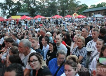 Piękni i Młodzi porwali tłumy. Sobotni wieczór był kulminacją Dni Koźmina Wielkopolskiego