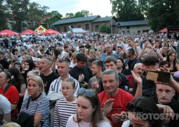 Piękni i Młodzi porwali tłumy. Sobotni wieczór był kulminacją Dni Koźmina Wielkopolskiego