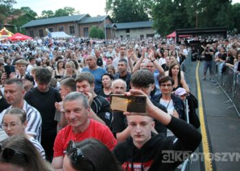 Piękni i Młodzi porwali tłumy. Sobotni wieczór był kulminacją Dni Koźmina Wielkopolskiego
