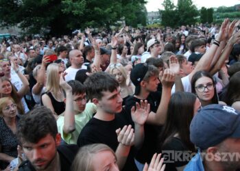 Piękni i Młodzi porwali tłumy. Sobotni wieczór był kulminacją Dni Koźmina Wielkopolskiego