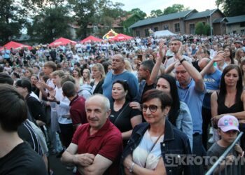 Piękni i Młodzi porwali tłumy. Sobotni wieczór był kulminacją Dni Koźmina Wielkopolskiego