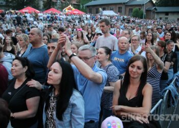 Piękni i Młodzi porwali tłumy. Sobotni wieczór był kulminacją Dni Koźmina Wielkopolskiego