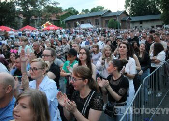 Piękni i Młodzi porwali tłumy. Sobotni wieczór był kulminacją Dni Koźmina Wielkopolskiego