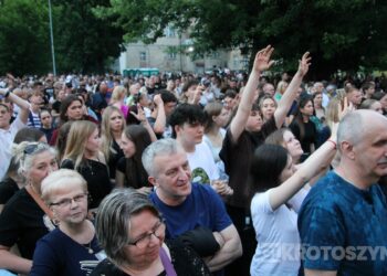 Piękni i Młodzi porwali tłumy. Sobotni wieczór był kulminacją Dni Koźmina Wielkopolskiego