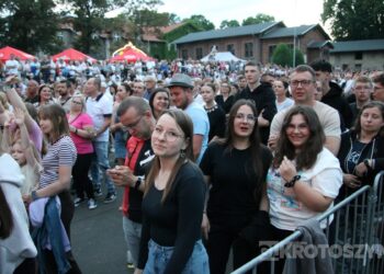 Piękni i Młodzi porwali tłumy. Sobotni wieczór był kulminacją Dni Koźmina Wielkopolskiego