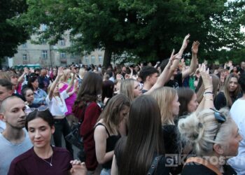 Piękni i Młodzi porwali tłumy. Sobotni wieczór był kulminacją Dni Koźmina Wielkopolskiego
