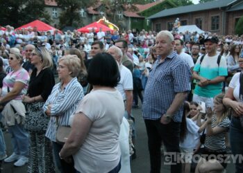 Piękni i Młodzi porwali tłumy. Sobotni wieczór był kulminacją Dni Koźmina Wielkopolskiego