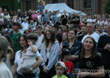 Piękni i Młodzi porwali tłumy. Sobotni wieczór był kulminacją Dni Koźmina Wielkopolskiego