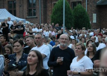 Piękni i Młodzi porwali tłumy. Sobotni wieczór był kulminacją Dni Koźmina Wielkopolskiego